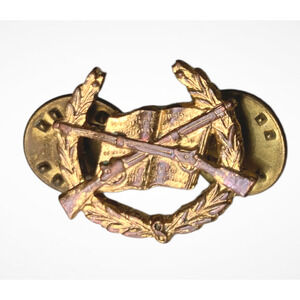 VTG Scarce Crossed Rifles Military Pin Uniform Badge Open Bible Wreath Gold Tone